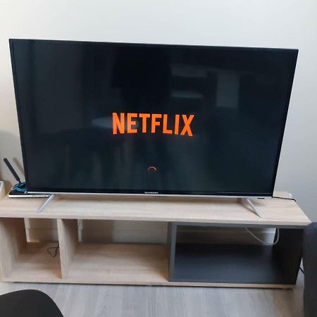 Elbeuf F2 Sweet Home Combles Netflix Wifi Exterior foto